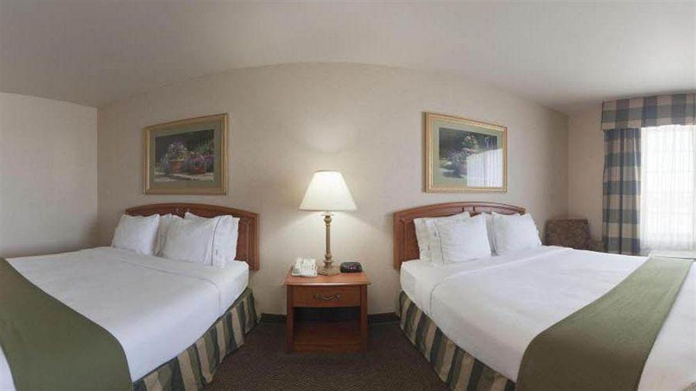 Holiday Inn Express Greensburg By Ihg Bagian luar foto