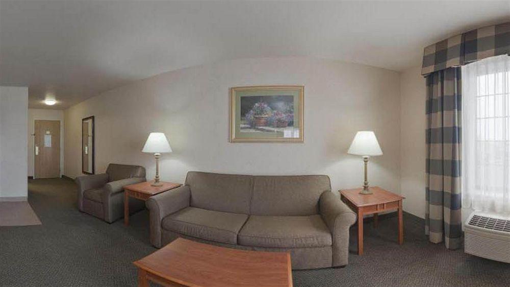 Holiday Inn Express Greensburg By Ihg Bagian luar foto