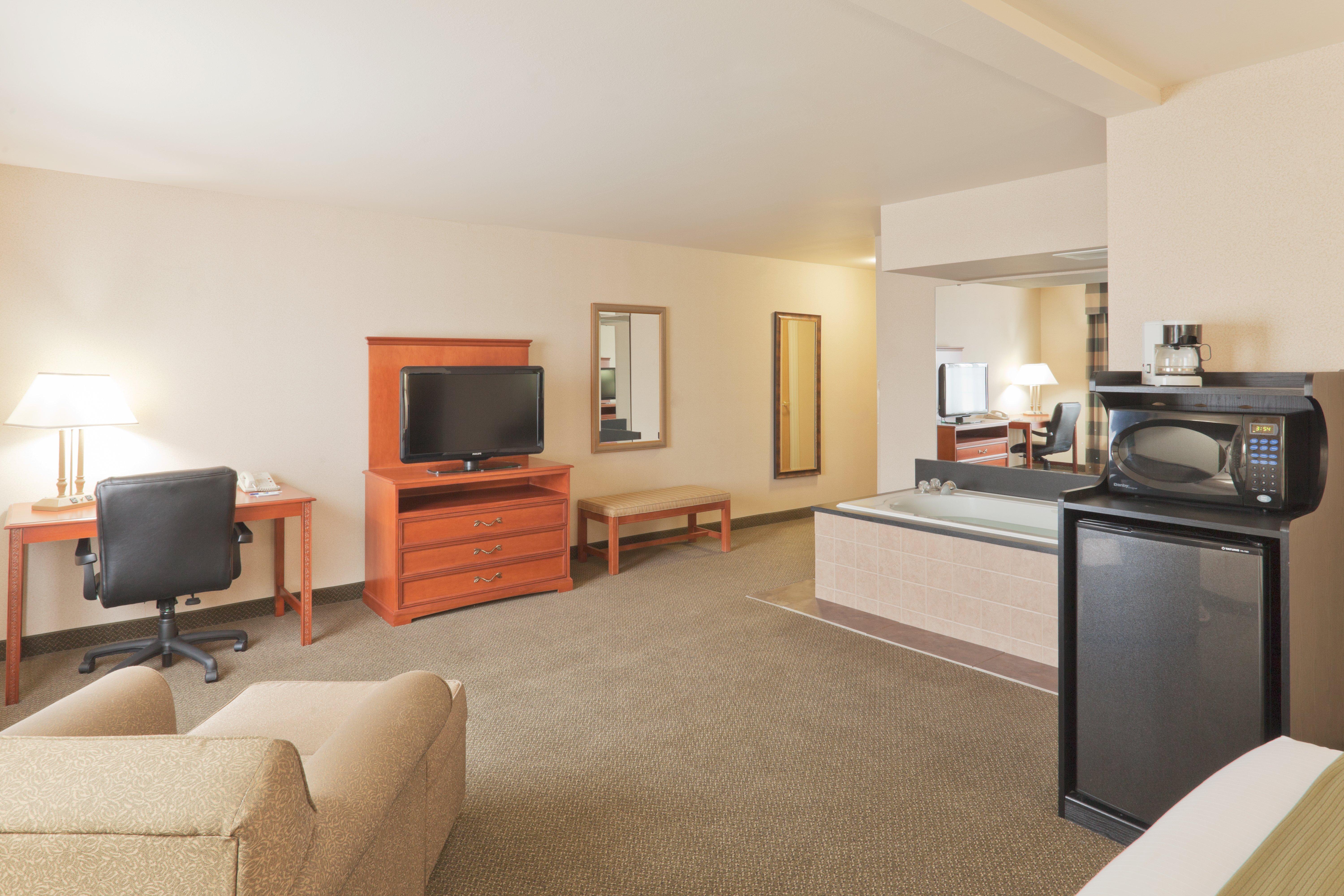 Holiday Inn Express Greensburg By Ihg Bagian luar foto