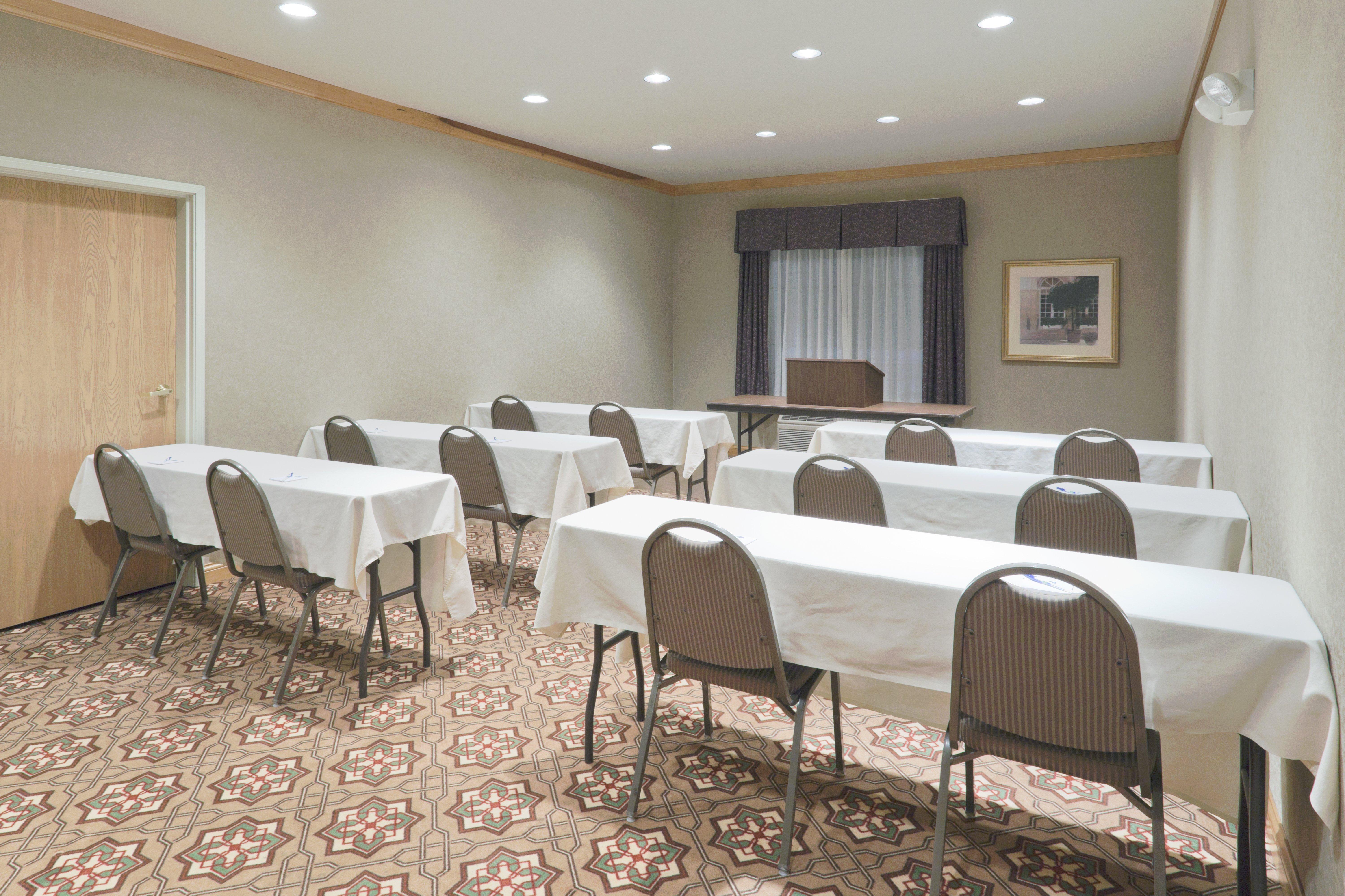 Holiday Inn Express Greensburg By Ihg Bagian luar foto