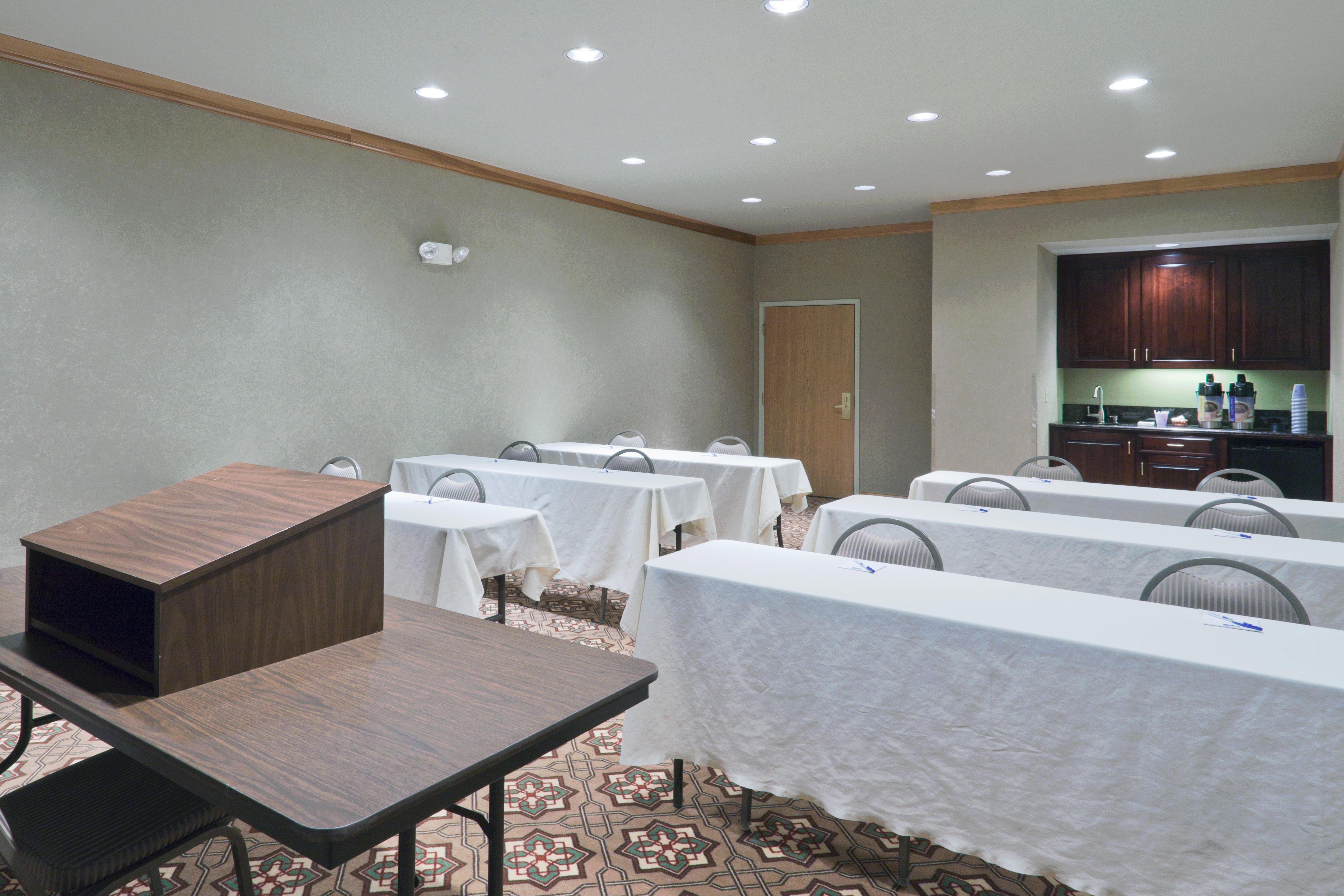 Holiday Inn Express Greensburg By Ihg Bagian luar foto
